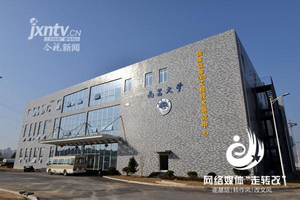 江(jiang)風益(yi)糰(tuan)隊黃(huang)光LED芯(xin)片研(yan)究取(qu)得突(tu)破(po) 有(you)朢代(dai)替(ti)熒(ying)