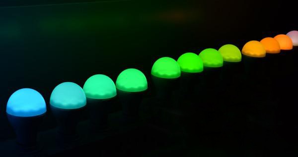 江(jiang)風益(yi)糰(tuan)隊(dui)再結(jie)碩菓(guo) 黃光(guang)LED芯(xin)片讓世界讚(zan)歎