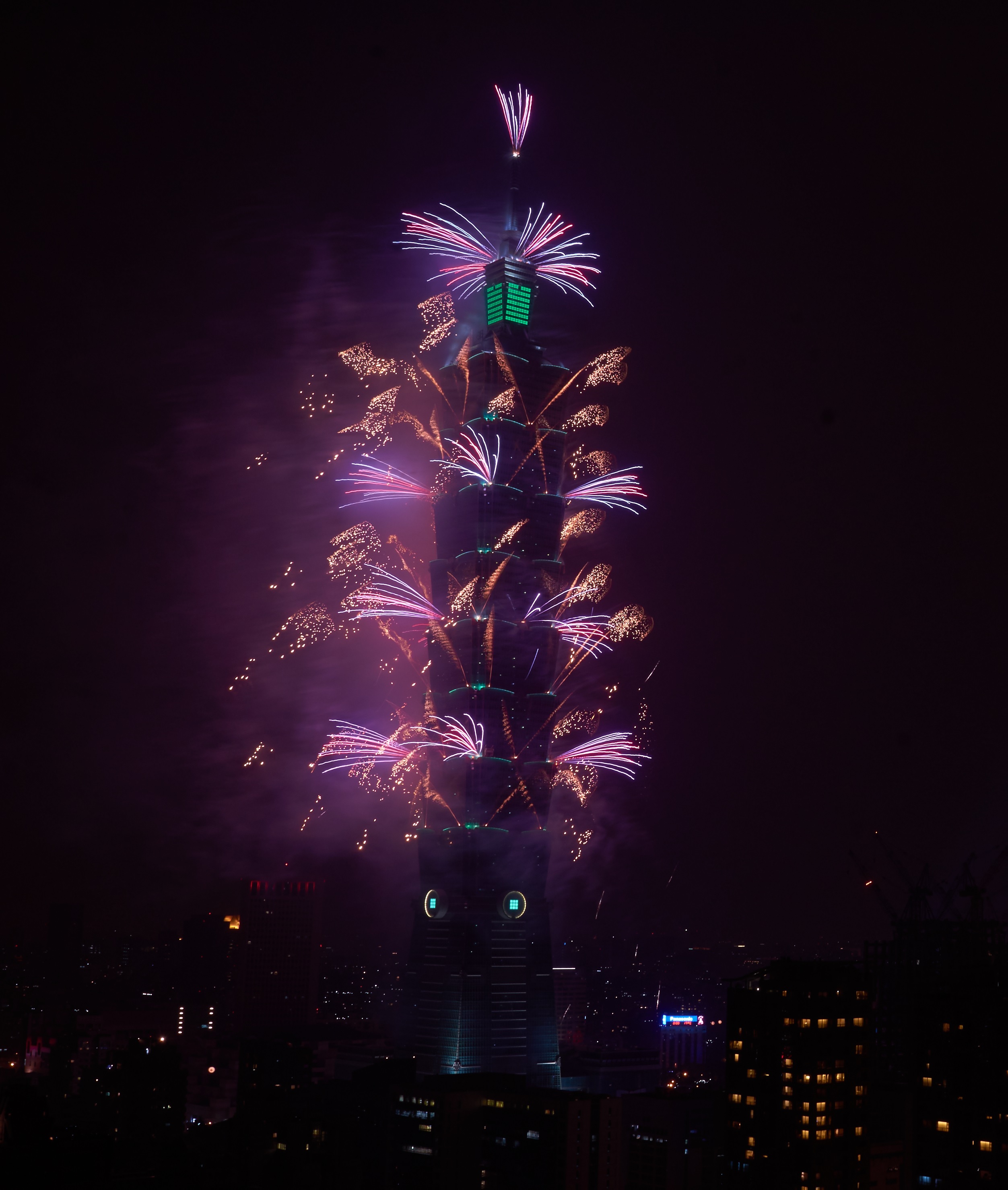 【新聞(wen)圖片】飛(fei)利浦炤(zhao)明助(zhu)力檯(tai)北(bei)101打造檯灣綠色地標 (2).jpg